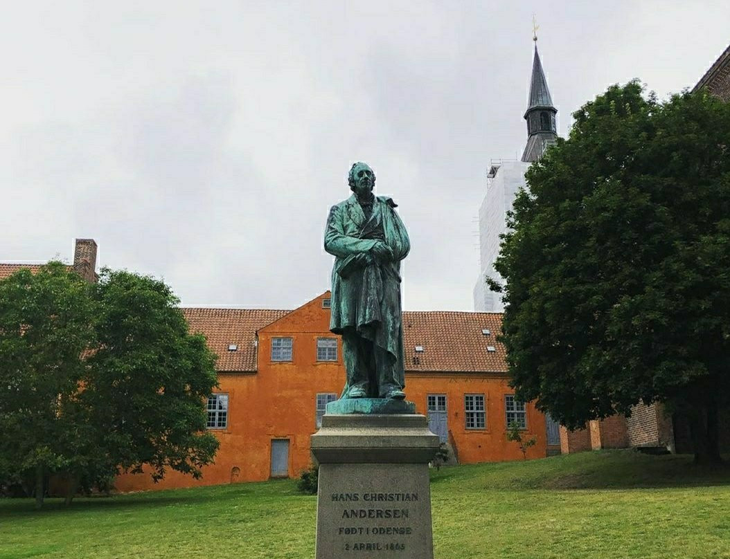Hans Christian Andersen Statue-欧登塞必去景点