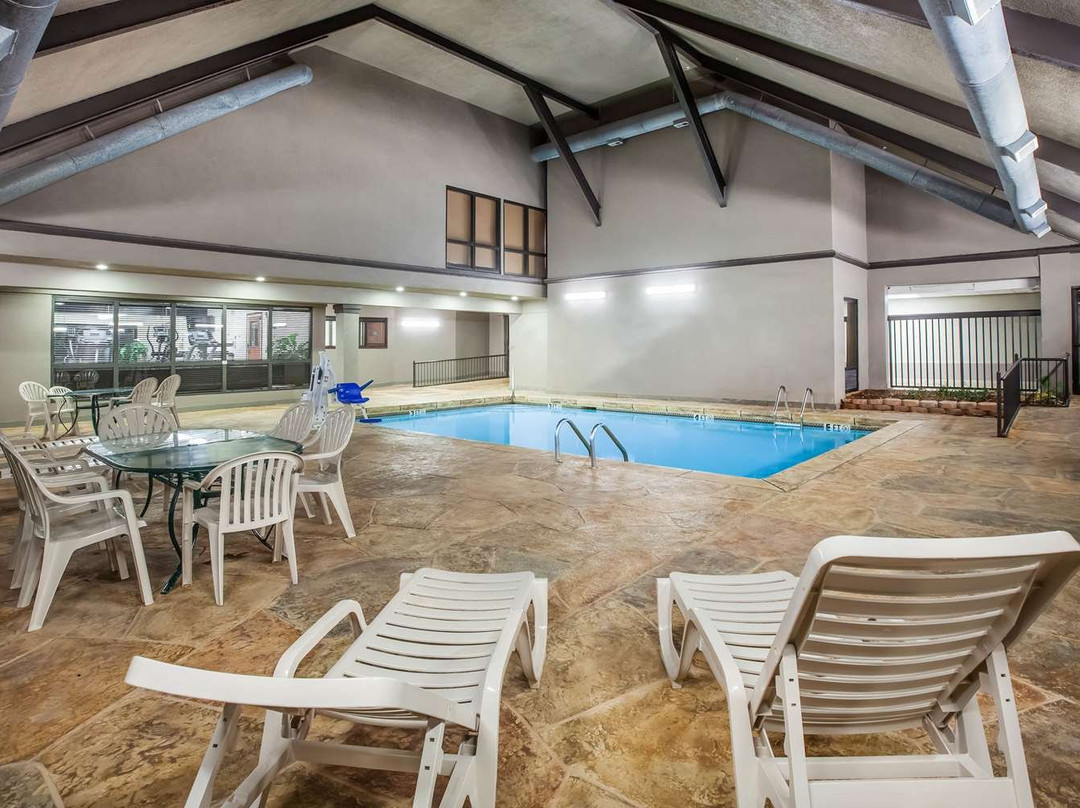 Days Inn & Suites by Wyndham Tyler主图