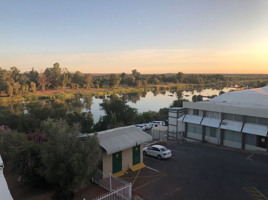 The Oasis Hotel主图