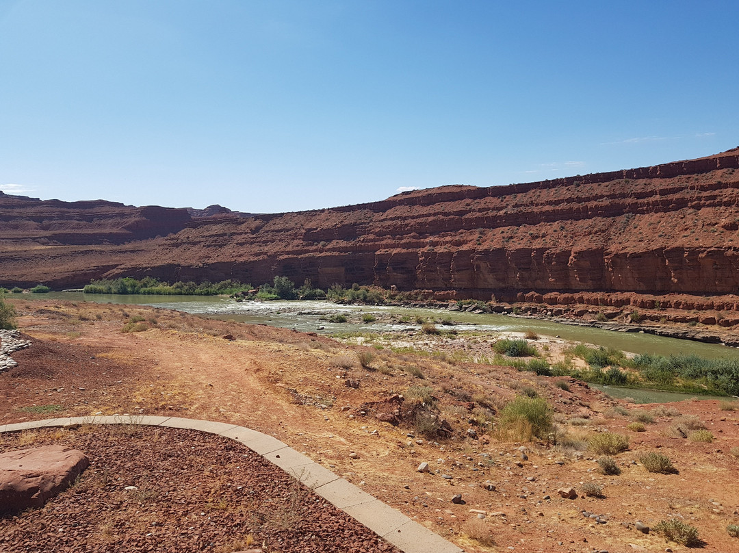 帽子岩酒店主图