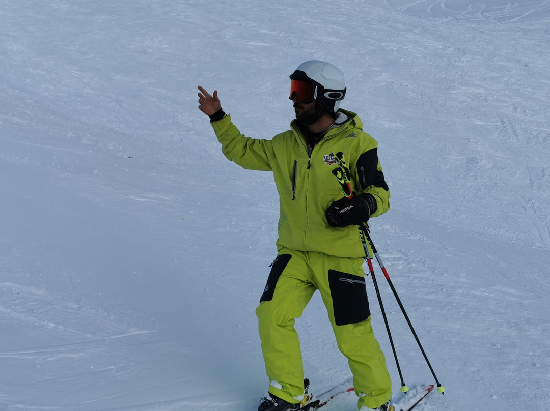 Firstrax Ski & Snowboard School景点图片