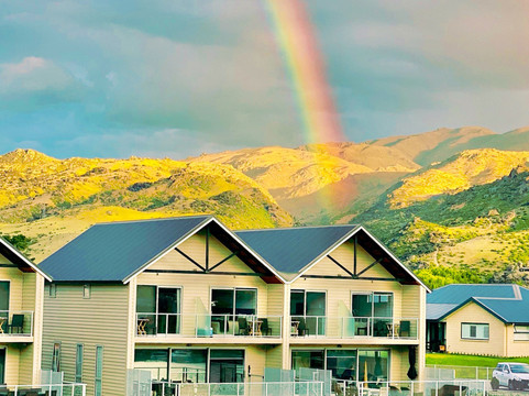 比萨岭湖度假酒店主图