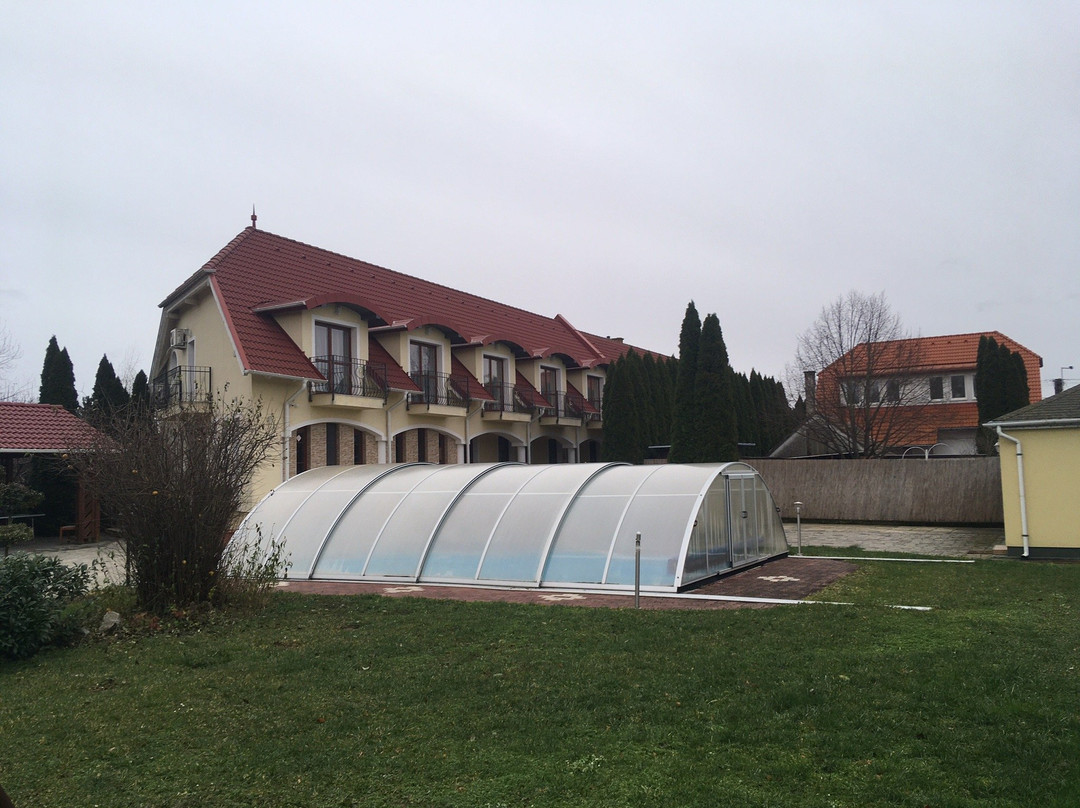 Bavarian Guest House and Aparthotel主图
