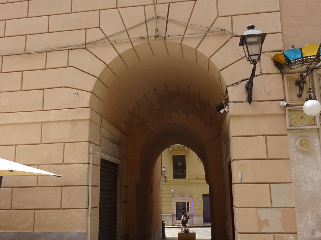Porta Oscura e Torre Dell'Orologio-特拉帕尼省必去景点