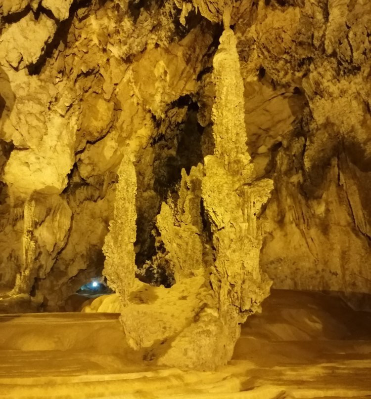 Nguom Ngao Cave景点图片