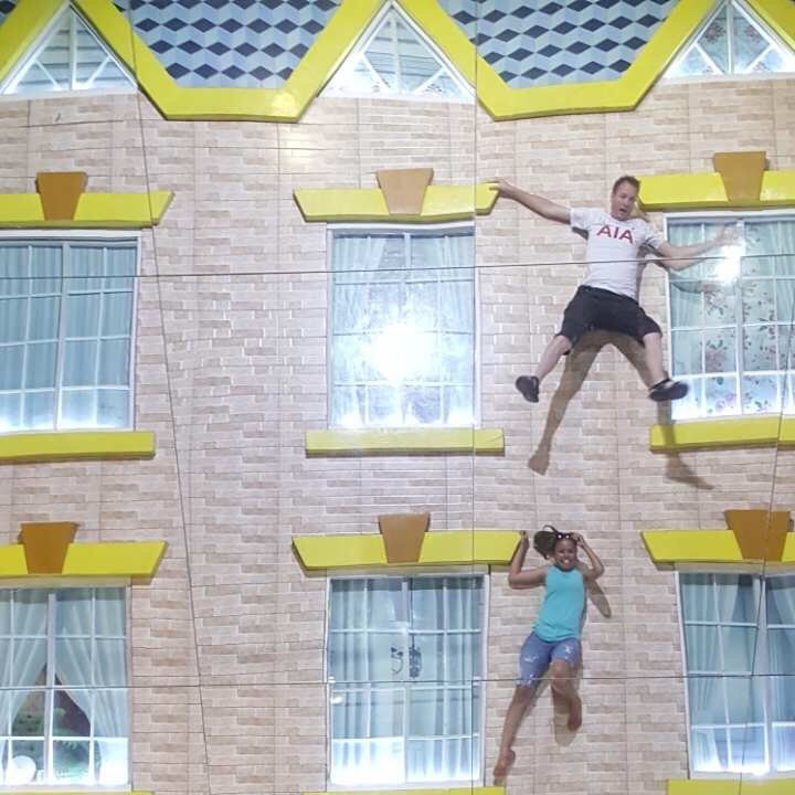 Upside Down Museum-帕塞必去景点