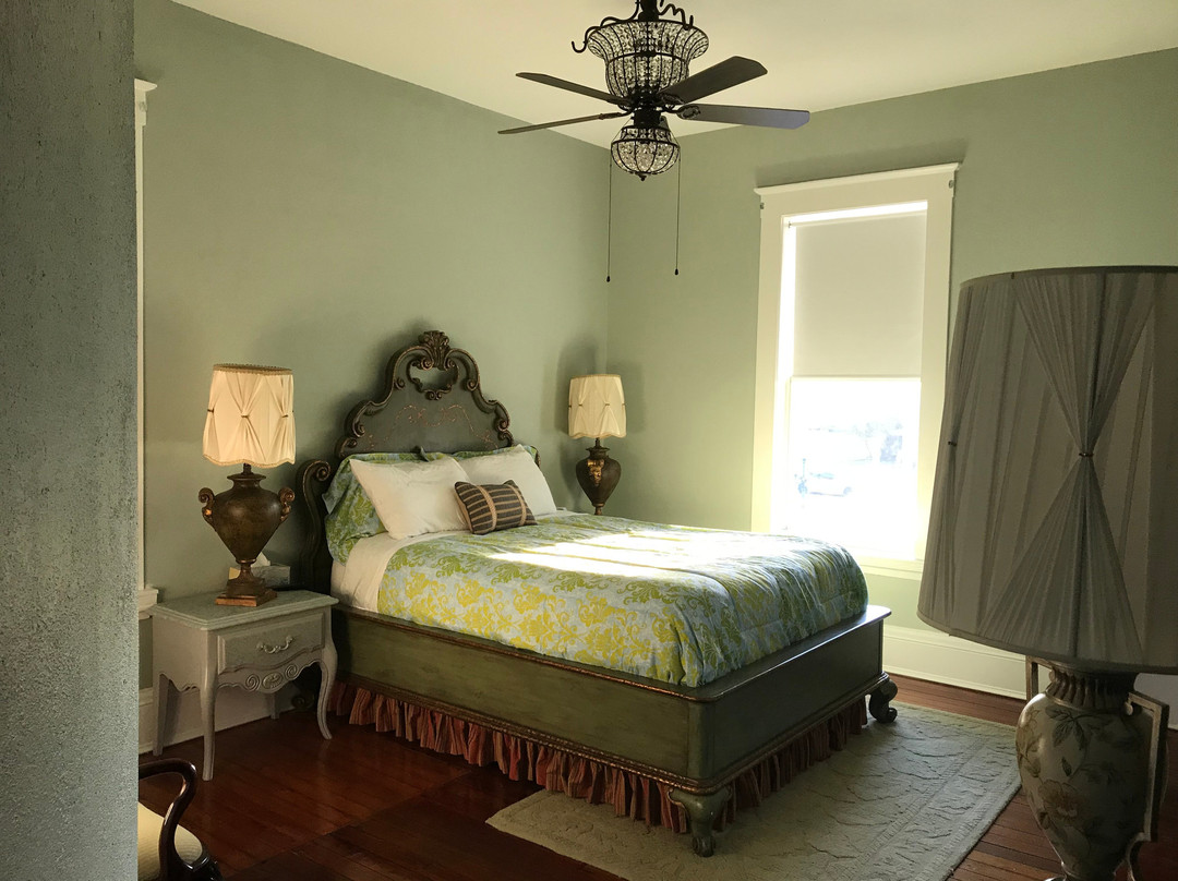 Oak Tree Hotel主图