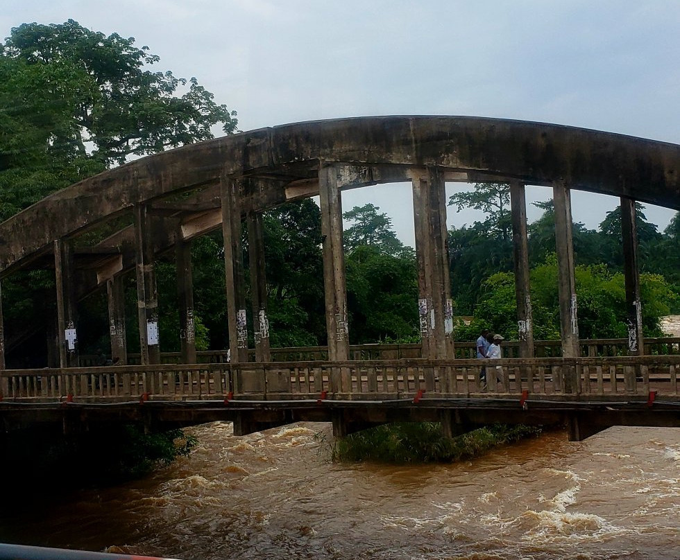 Pont Du Djoue-布拉萨市必去景点