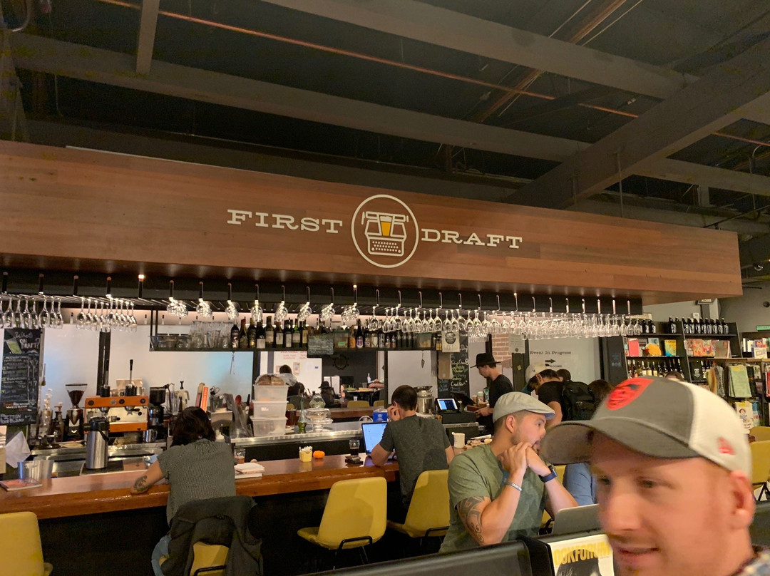 Changing Hands Bookstore & First Draft Book Bar-凤凰城必去景点