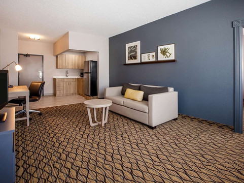 罗切斯特希尔斯戴斯套房酒店主图