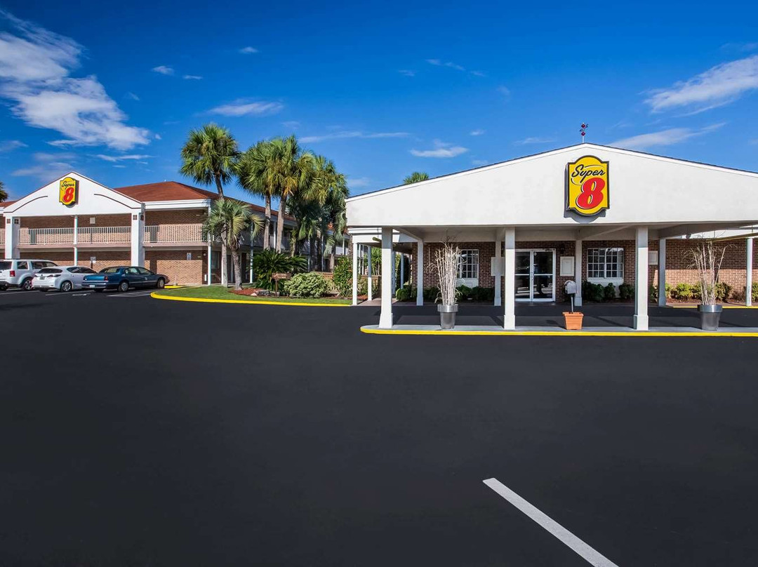 Super 8 By Wyndham Lake City主图