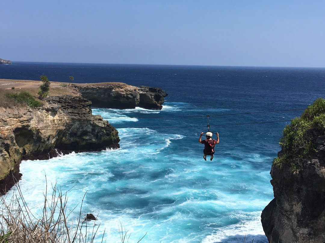 Abyss Zipline-努沙切宁安岛必去景点