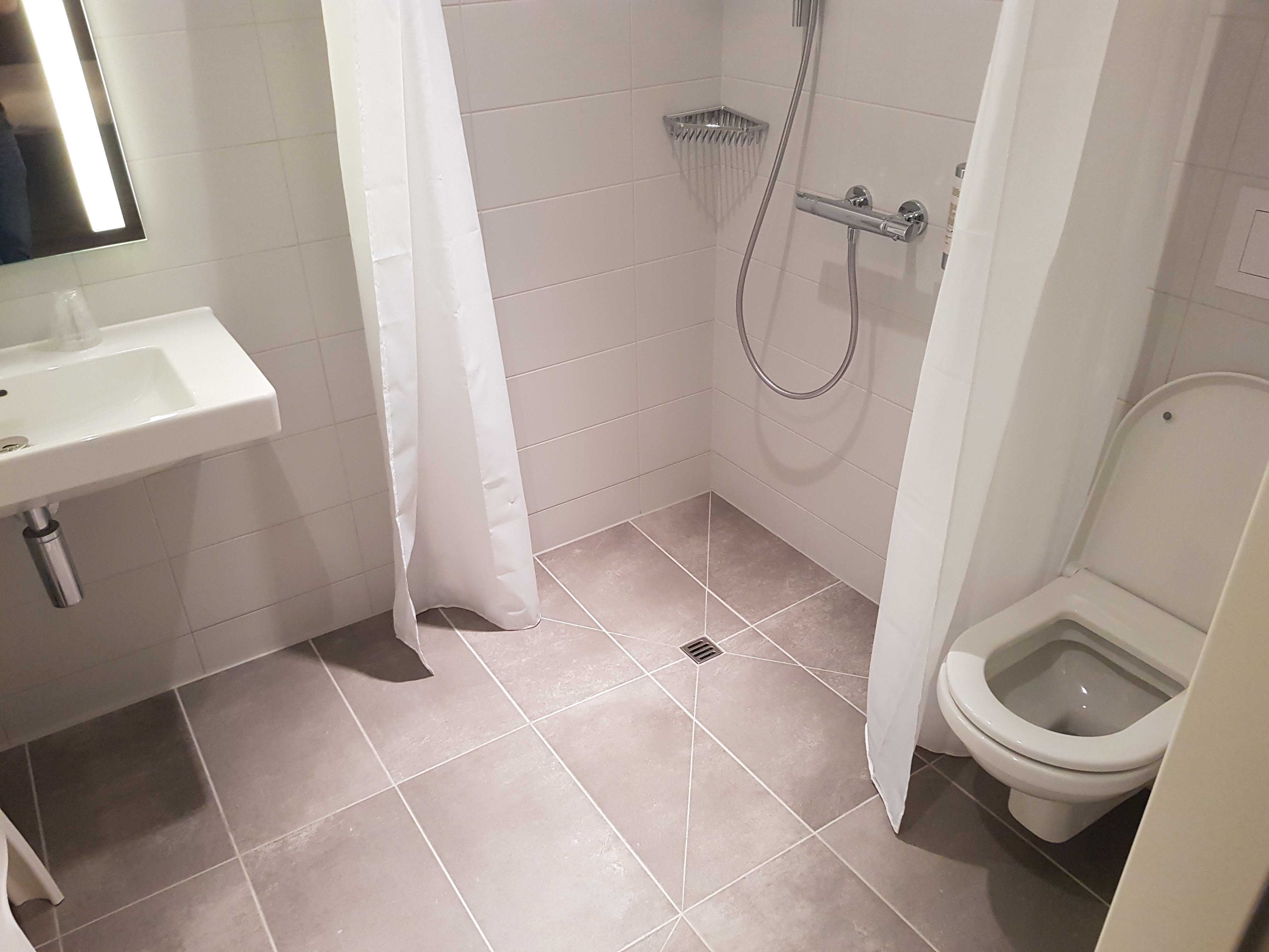 B&B Hotel Zurich East Wallisellen-浴室