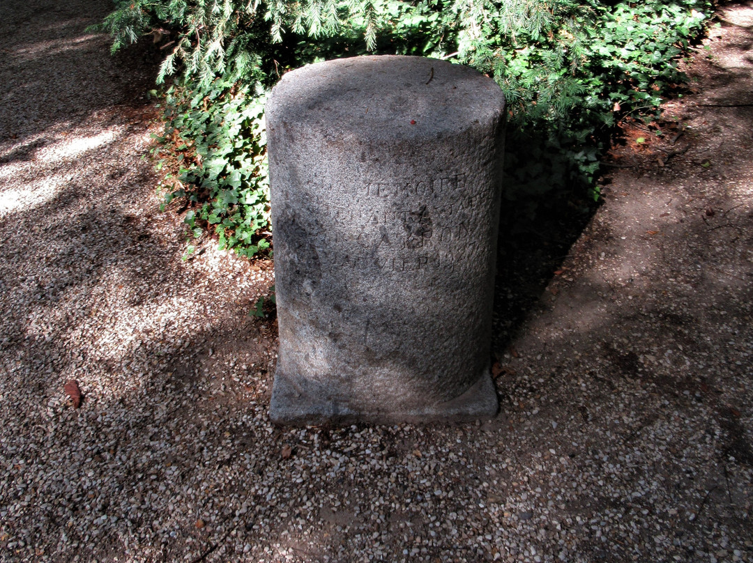 Aérostèle de Jean Cayron景点图片