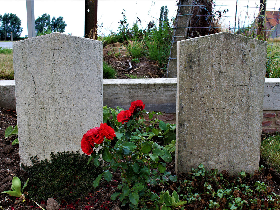 Cinq Rues British Cemetery景点图片