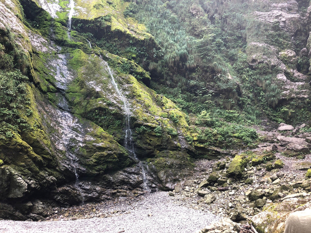 Cascata Plera景点图片