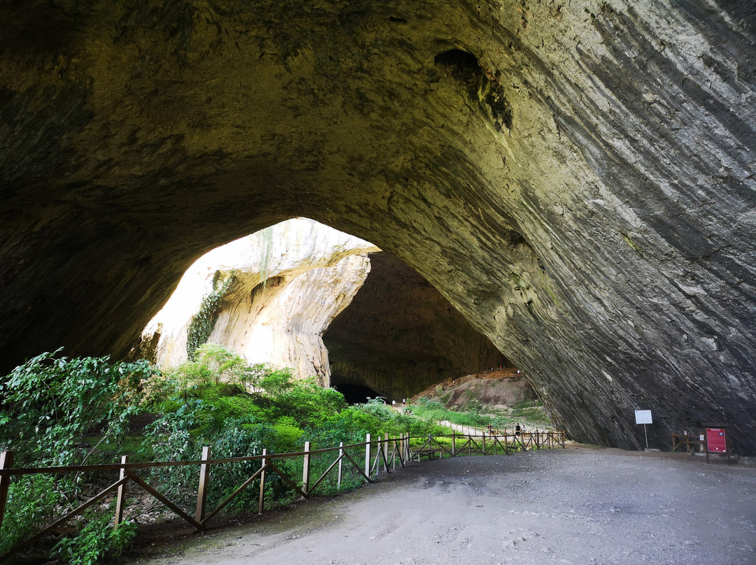 Devetashka Cave景点图片