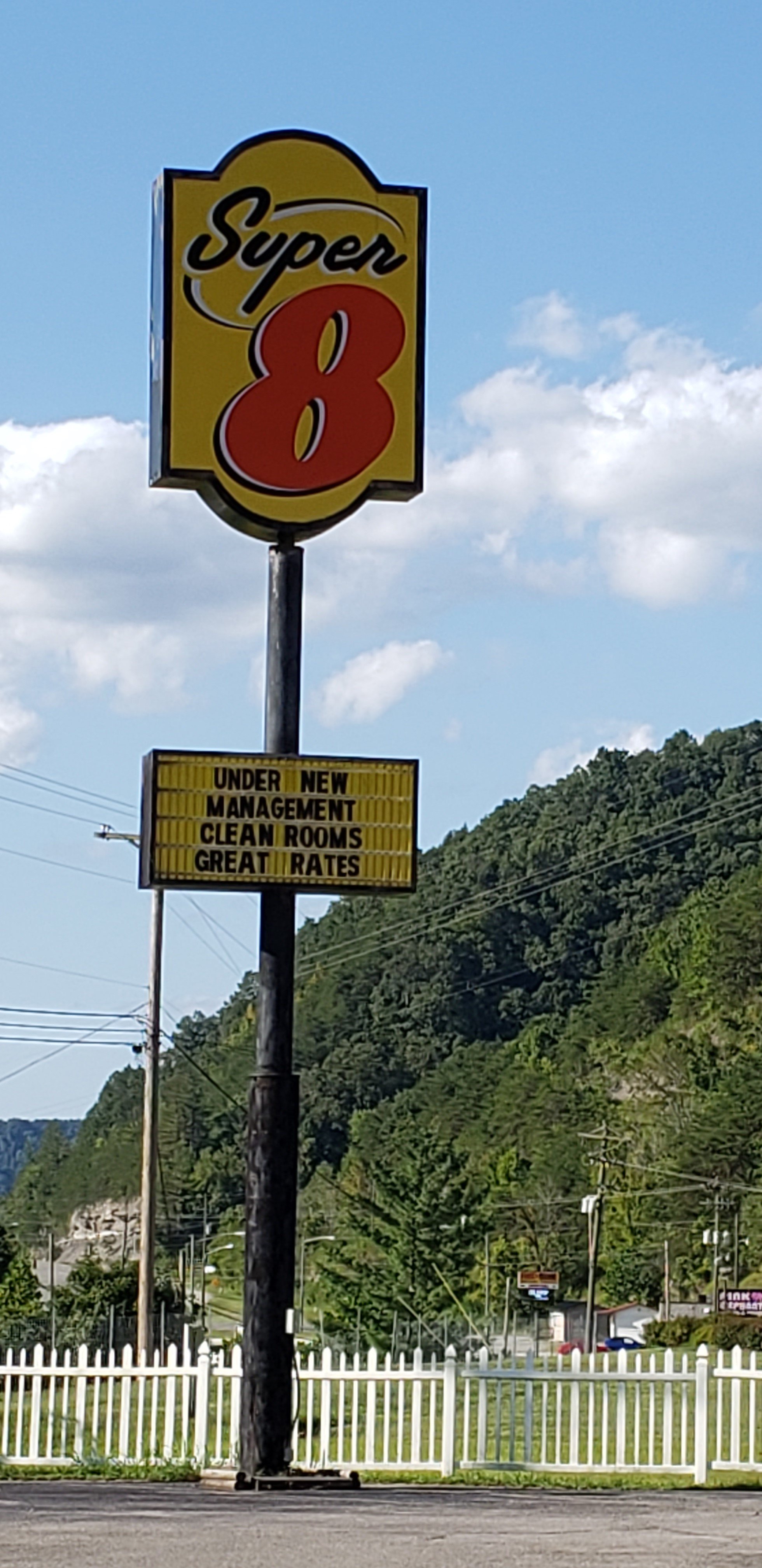 Super 8 by Wyndham Prestonsburg-portrait