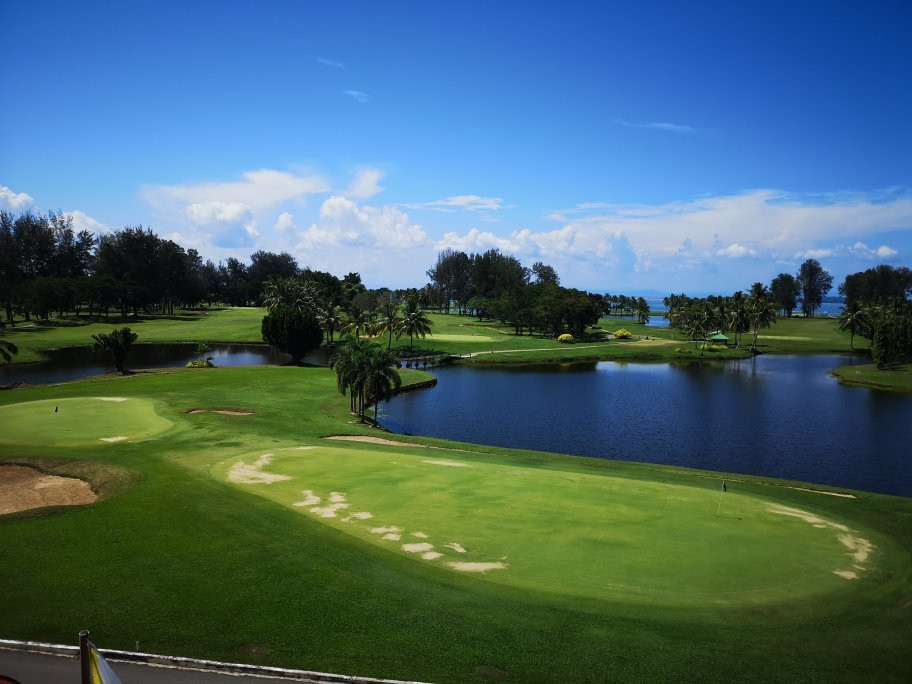 Pantai Mentiri Golf Club景点图片