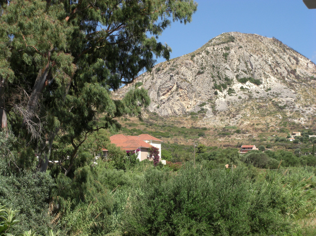 Irini Apartments主图