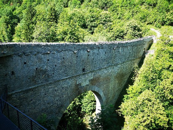 The Roman Aqueduct-Bridge of Pont d'Ael APERTO SINO AL 1 NOVEMBRE景点图片