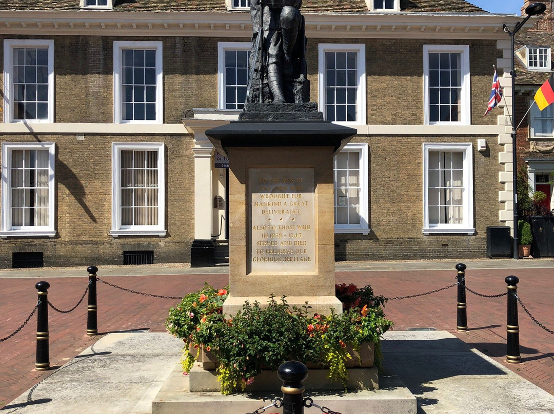 The Thinking Soldier War Memorial-亨廷顿必去景点
