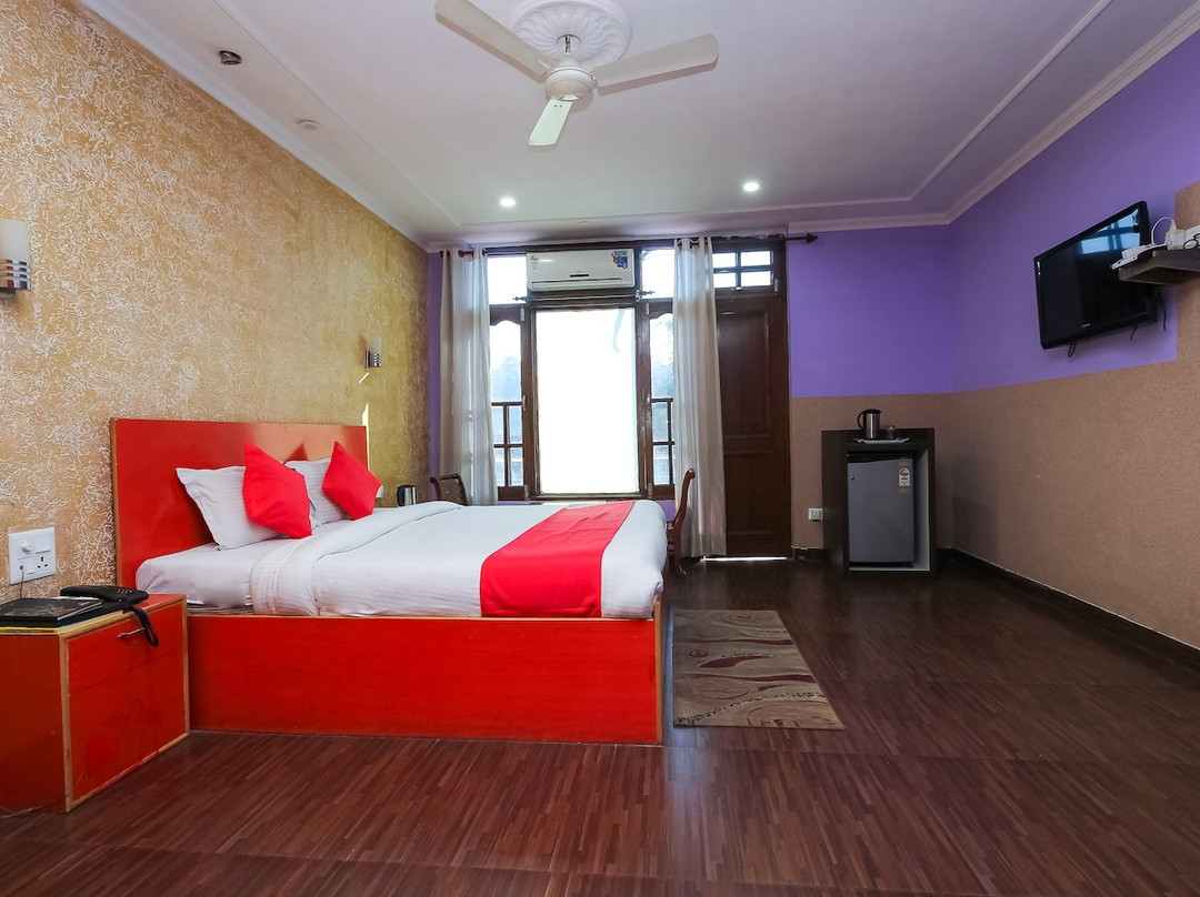 OYO 8367 Hotel The Woodz主图