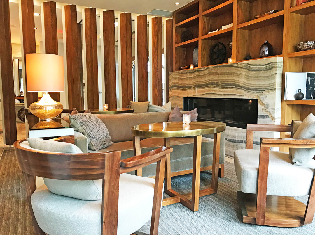 詹姆斯酒店主图