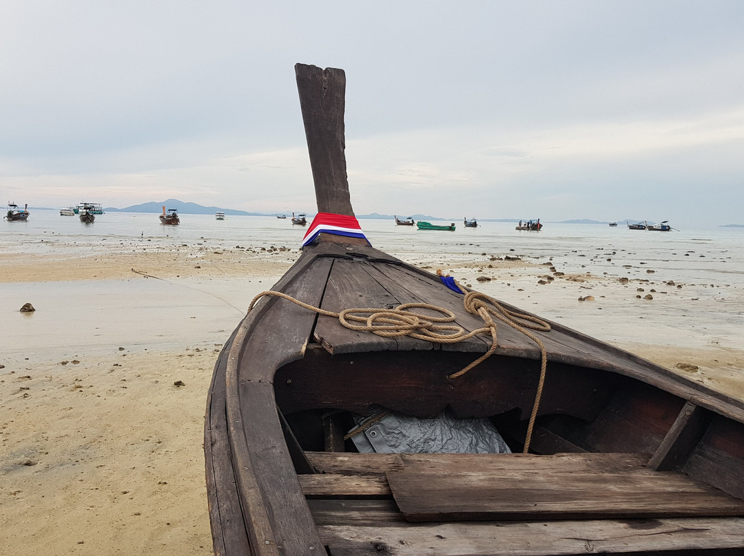 红图娜酒店主图