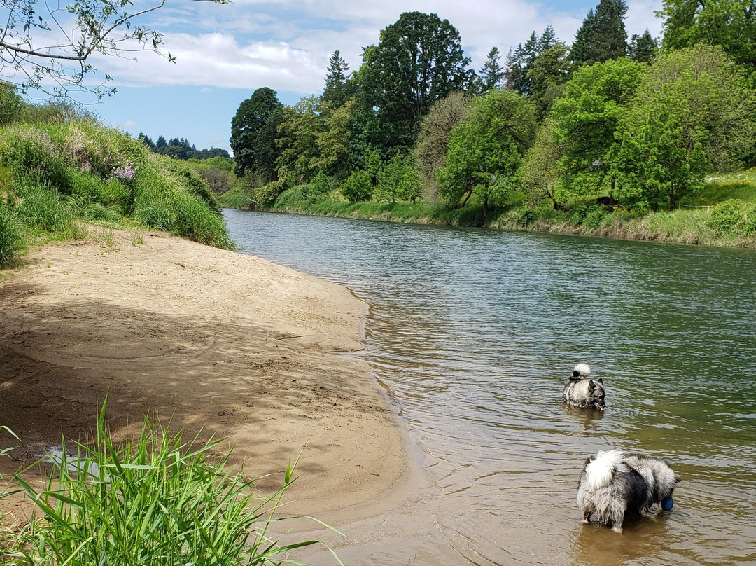 Bar UK River Ranch Camp and Ride-La Center必去景点