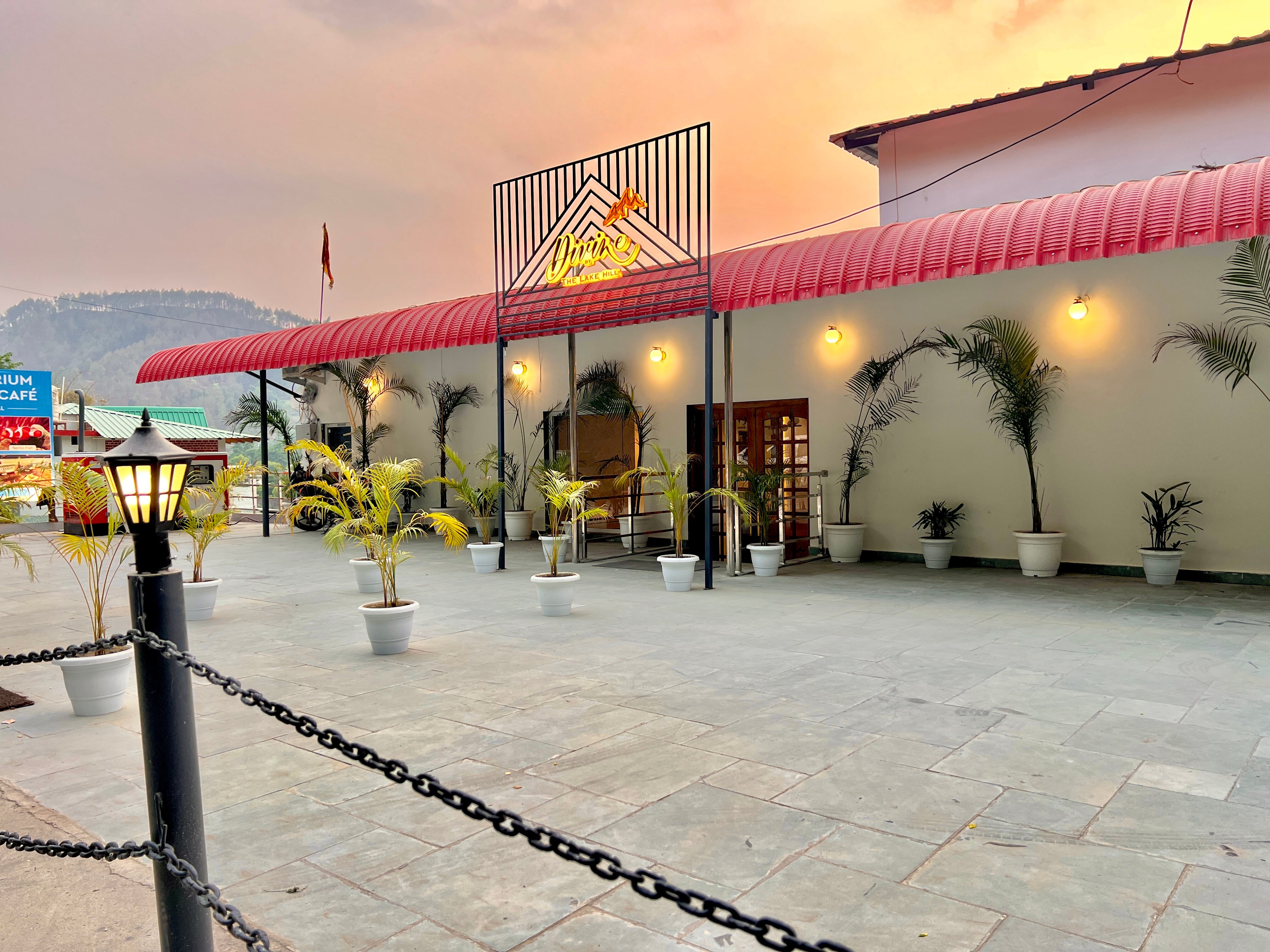 Divine By The Lake Hill-浴室