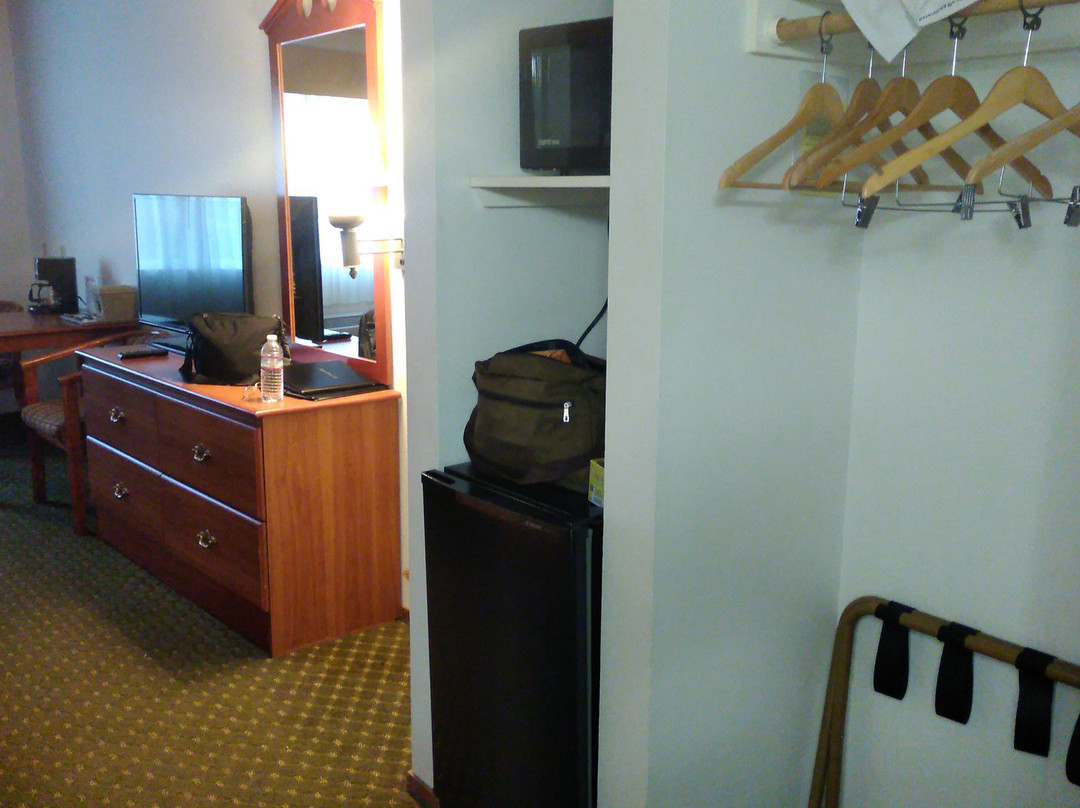 克洛弗代尔速8酒店主图