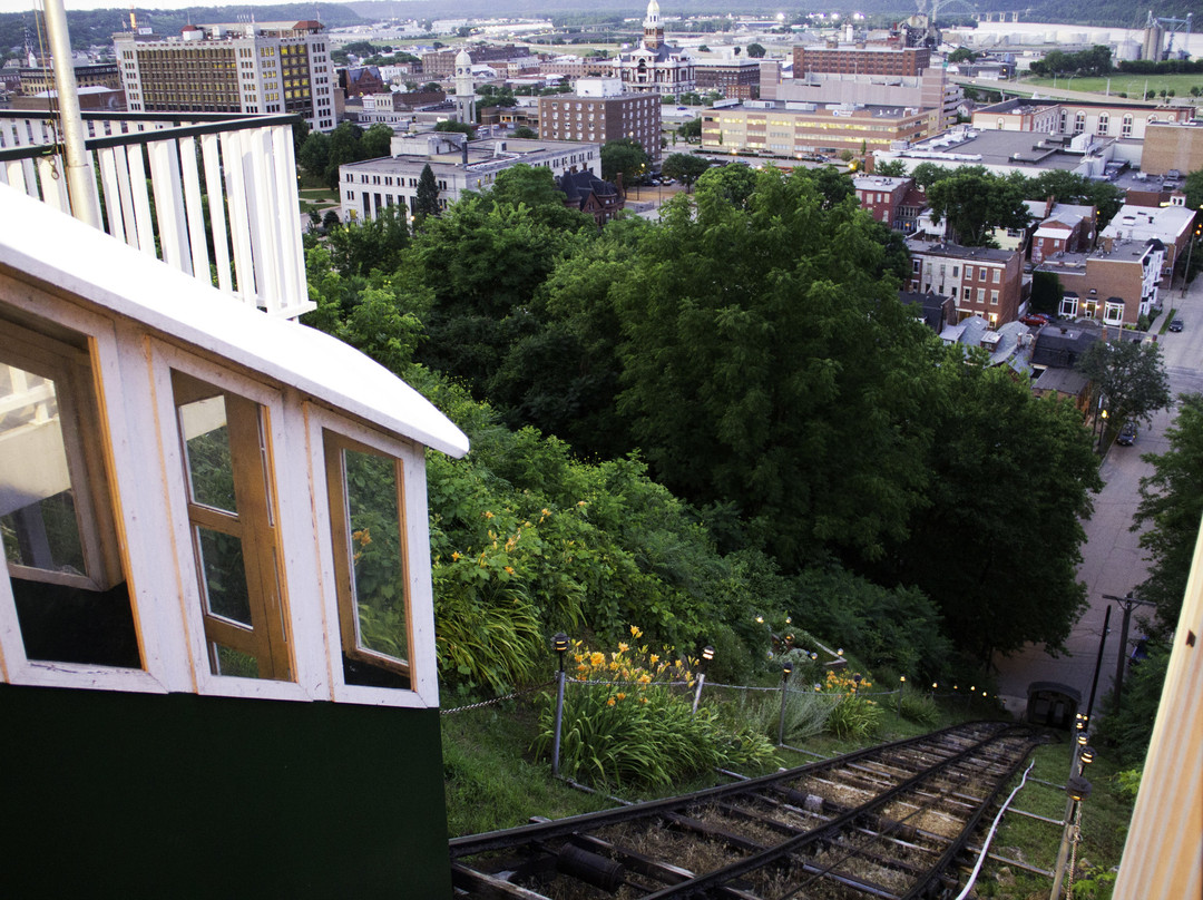 Holiday Inn Dubuque/Galena by IHG主图