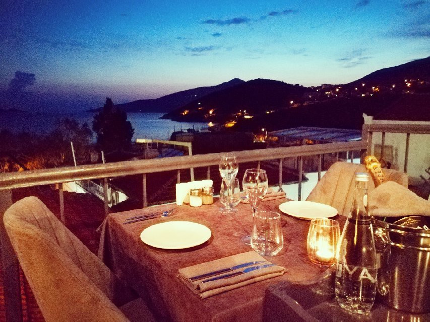 Chameleon Restaurant & Bar