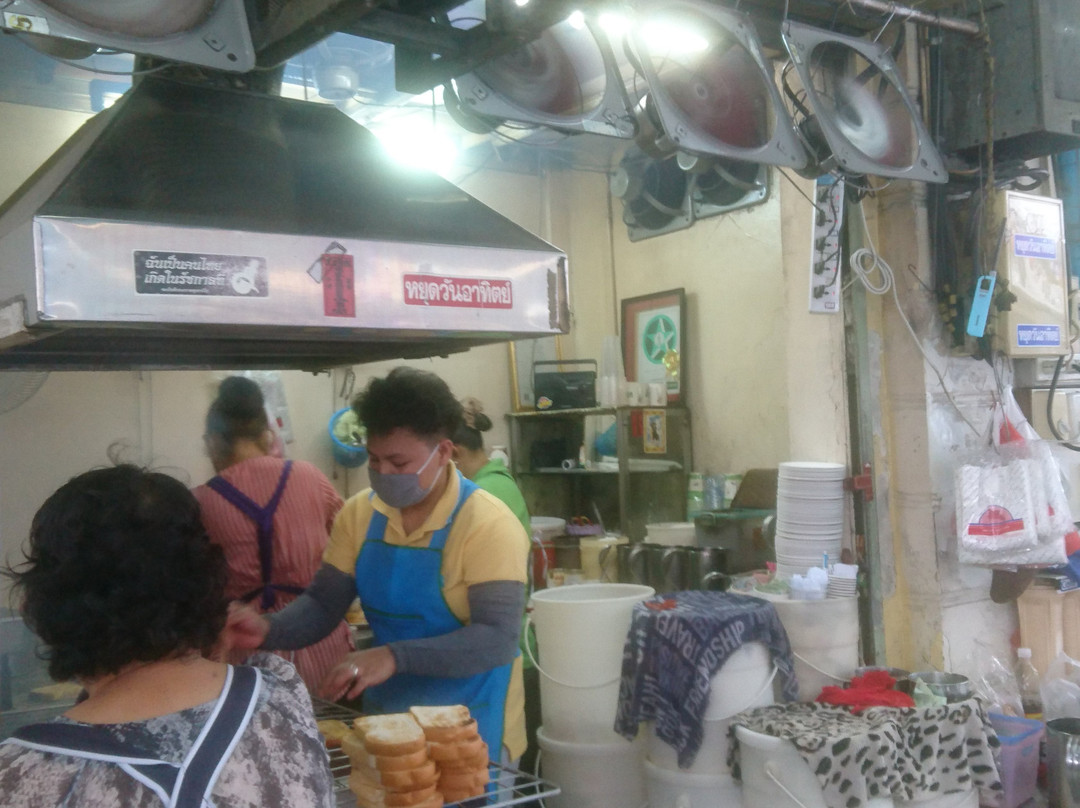 挽喃表餐馆和美食-Tee Yok Kafae Boran Khlong Thom