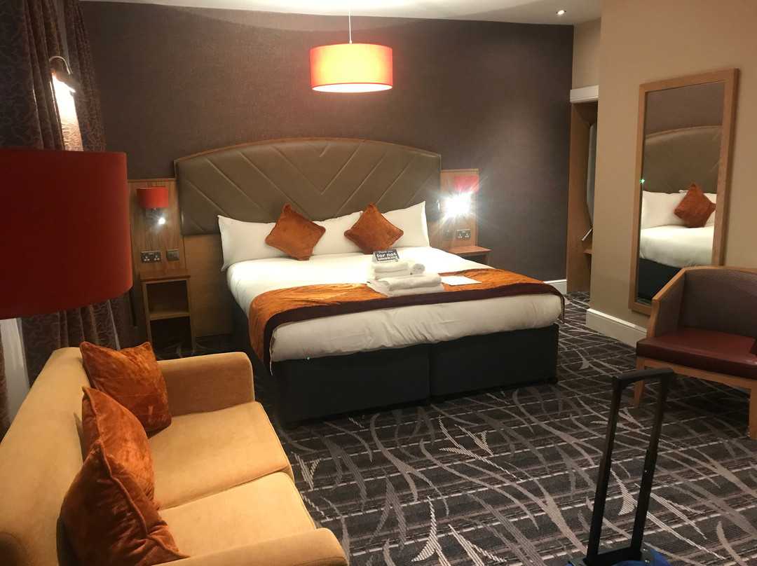 The Crown Hotel主图