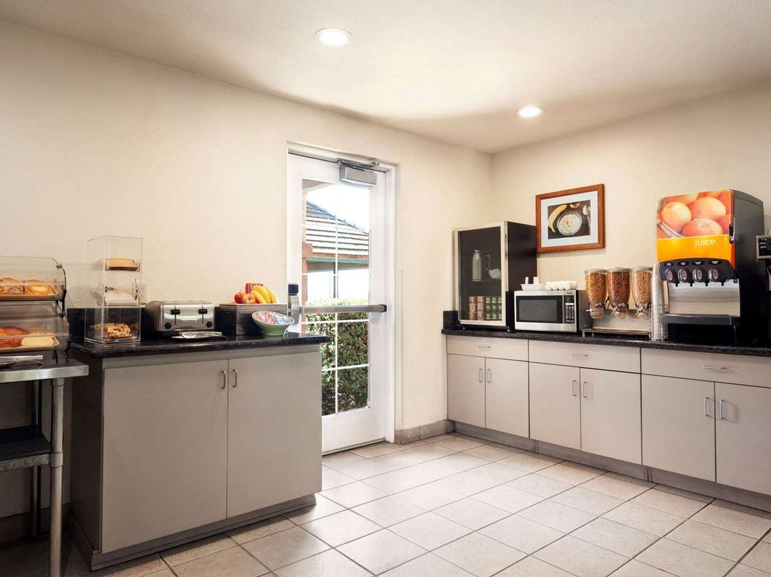 洛迪-北斯托克顿麦客达套房酒店主图