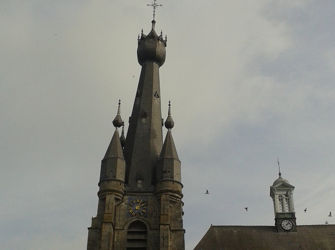 Église St Pierre-Solre-le-Chateau必去景点
