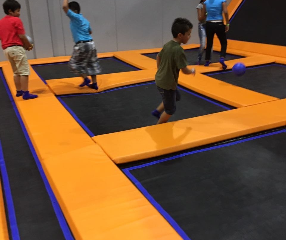 Summit Trampoline Park景点图片