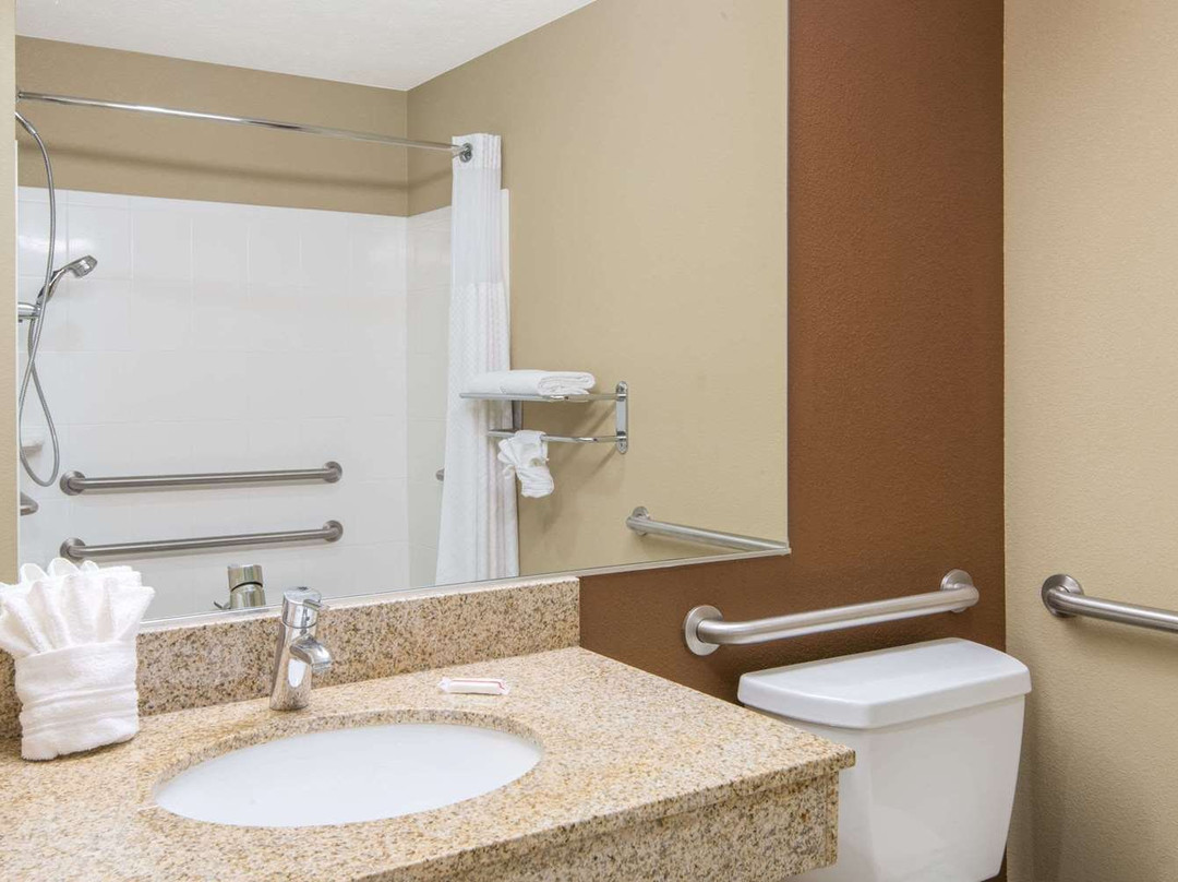 Microtel Inn & Suites by Wyndham North Canton主图