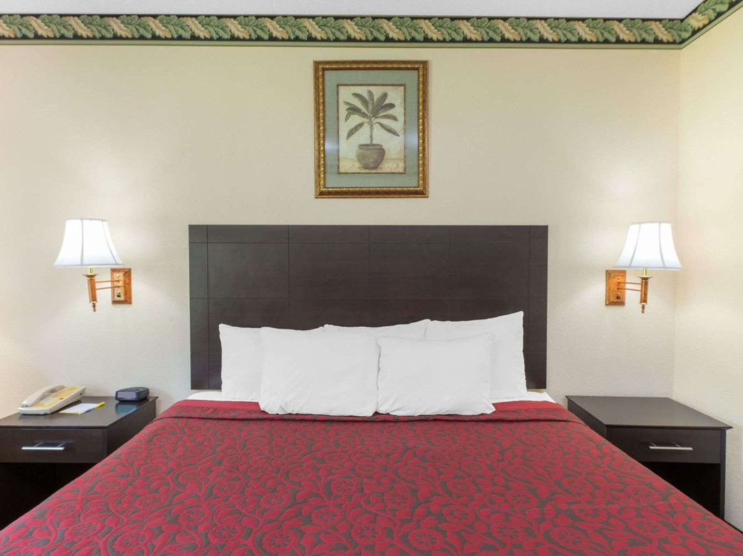 Days Inn by Wyndham Sullivan主图