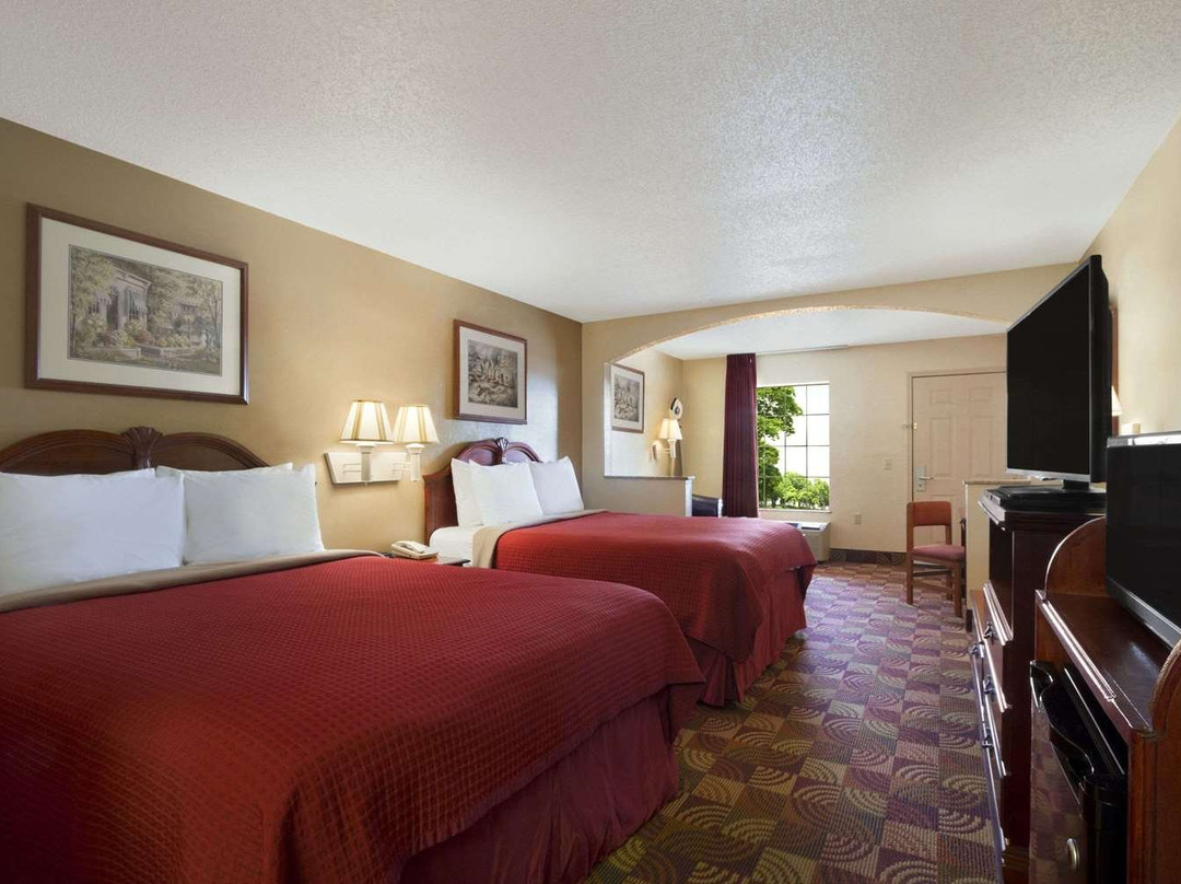 Days Inn & Suites by Wyndham Tuscaloosa - Univ. Of Alabama主图