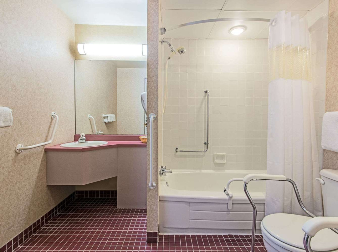 Howard Johnson by Wyndham Gravenhurst主图