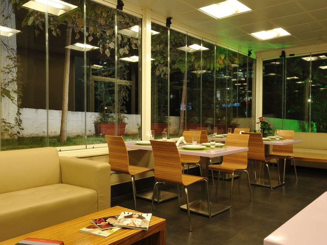 Suite Hotel Chrome主图