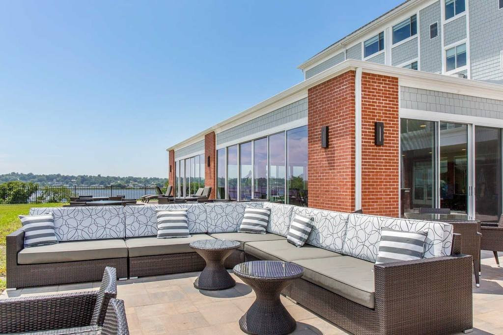 Wyndham Newport Hotel主图