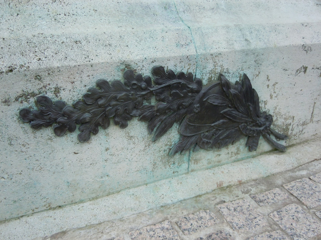 Monument aux morts – La France recevant dans ses bras un soldat blesse-Villemomble必去景点