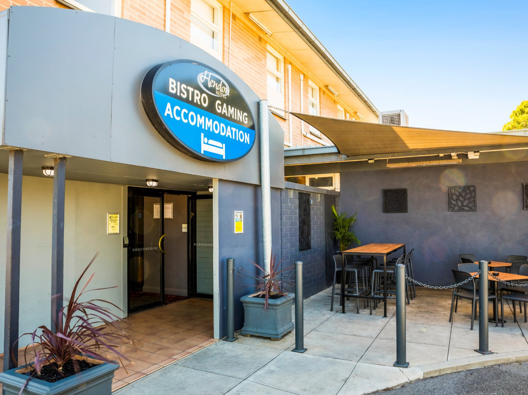 Nightcap at Hendon Hotel主图