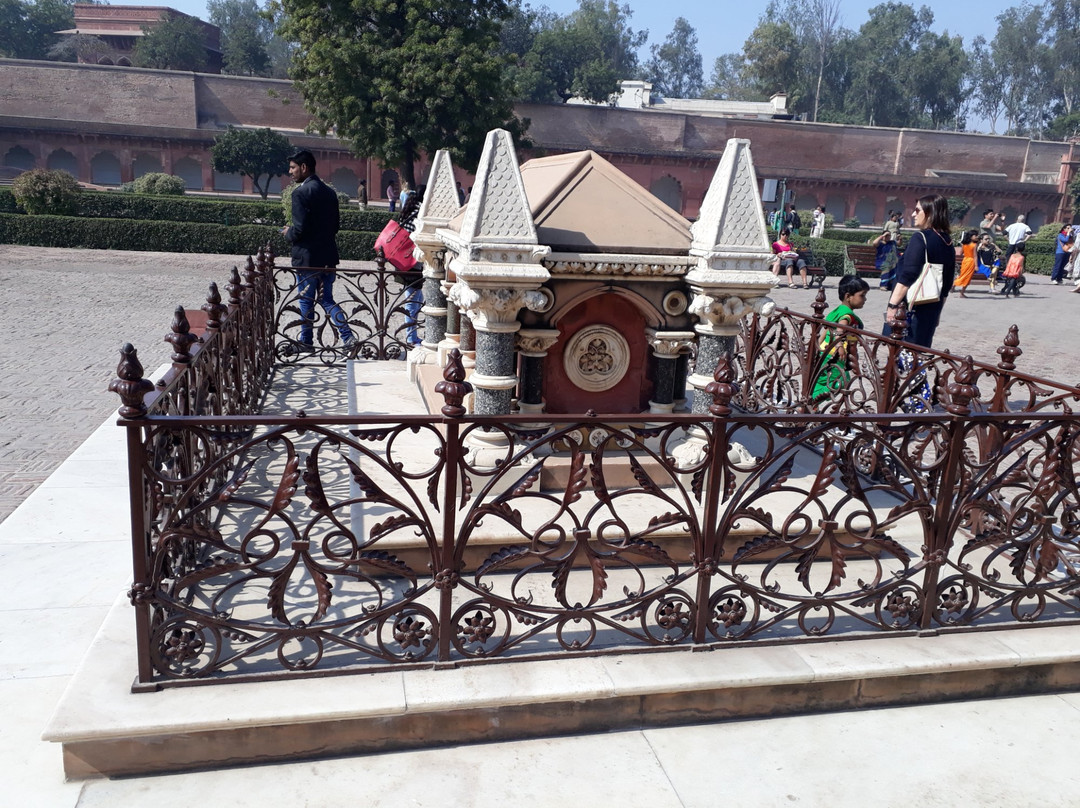 Tomb Of John Russell Colvin-阿格拉必去景点