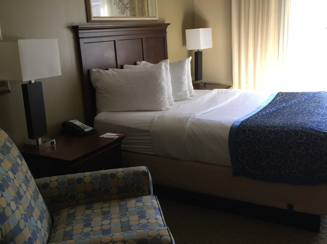 Holiday Inn Express Abrams Hall主图