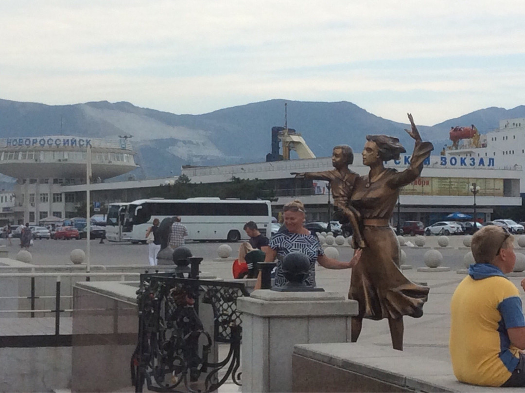 Monument to the Wifes of Sailors景点图片